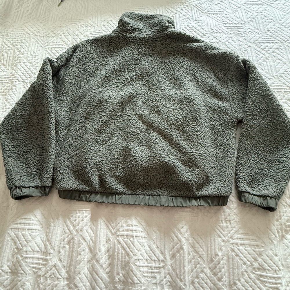Vuori Women’s Sherpa Jacket in Dusty Pine - Picture 7 of 7